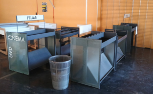 Photo détaillant le don Lot de mobilier de bilbiothèque