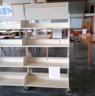 Photo détaillant le don Lot de mobilier de bilbiothèque